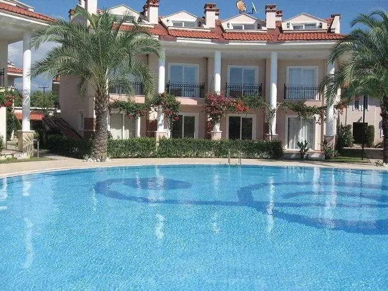 Oasis Holiday Residences Яниклар Отель