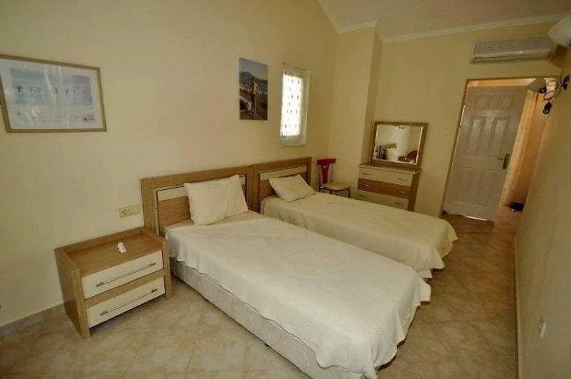 Отель Oasis Holiday Residences Яниклар